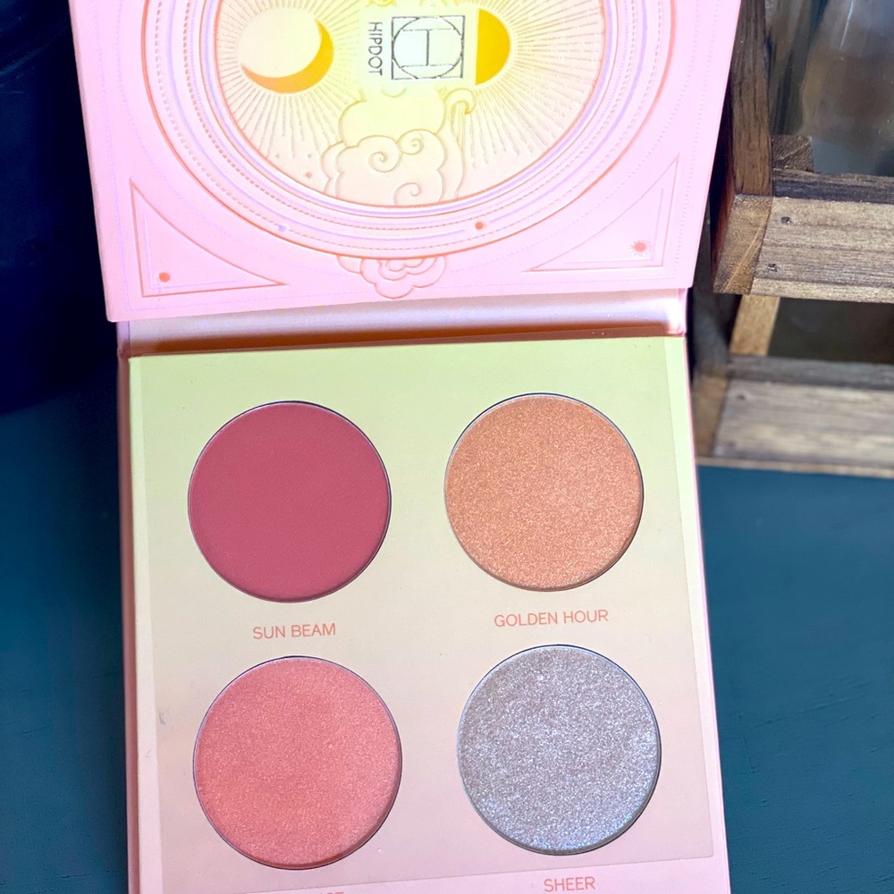 Hipdot  Sun Goddess face palette